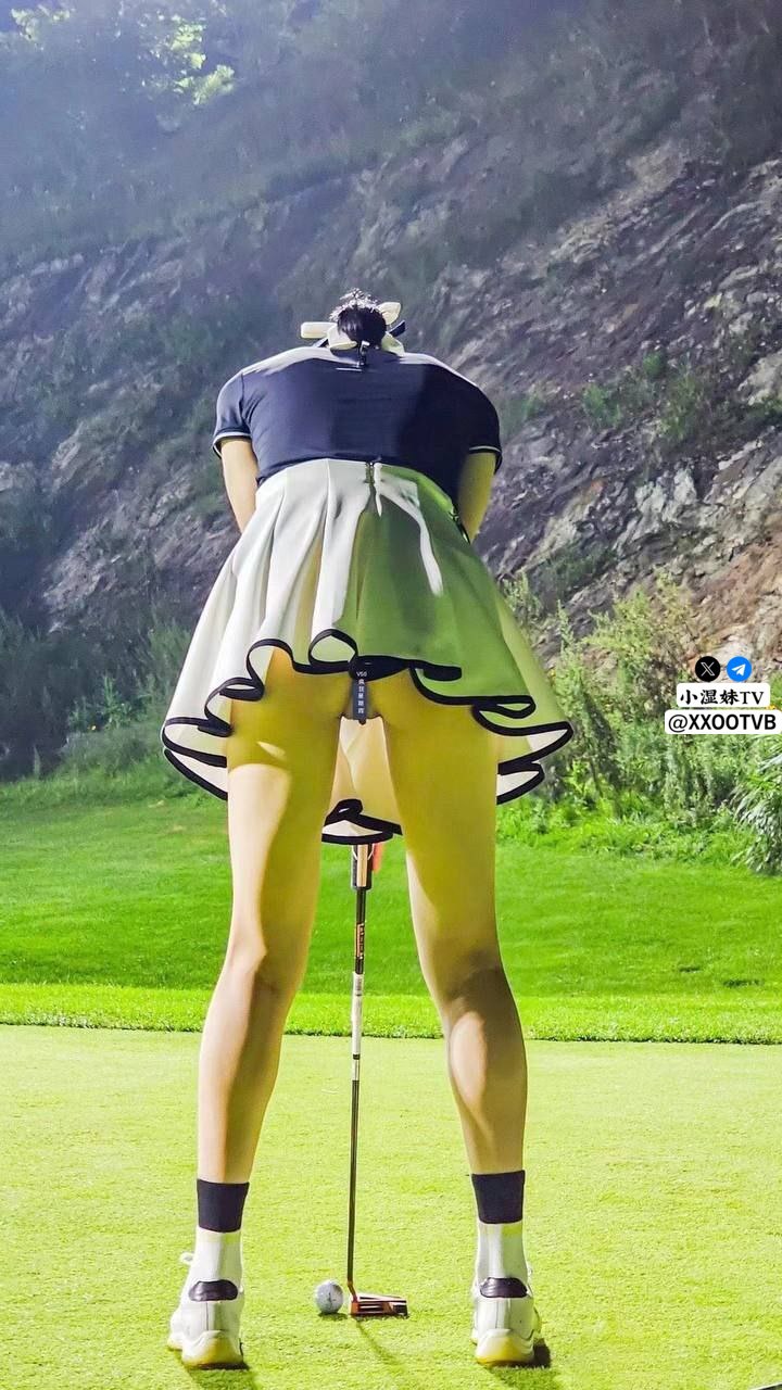 牛仔短裤腿上纹身大奶妹 穿上全套情趣装继续第二炮 掰穴舔逼足交调情 特写进出狂操